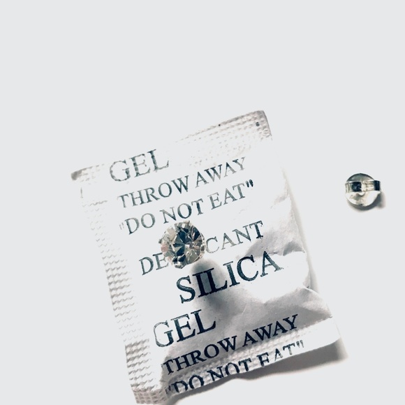 Silver Stud 6mm SWAROVSKI Elements White Crystal - Picture 7 of 7